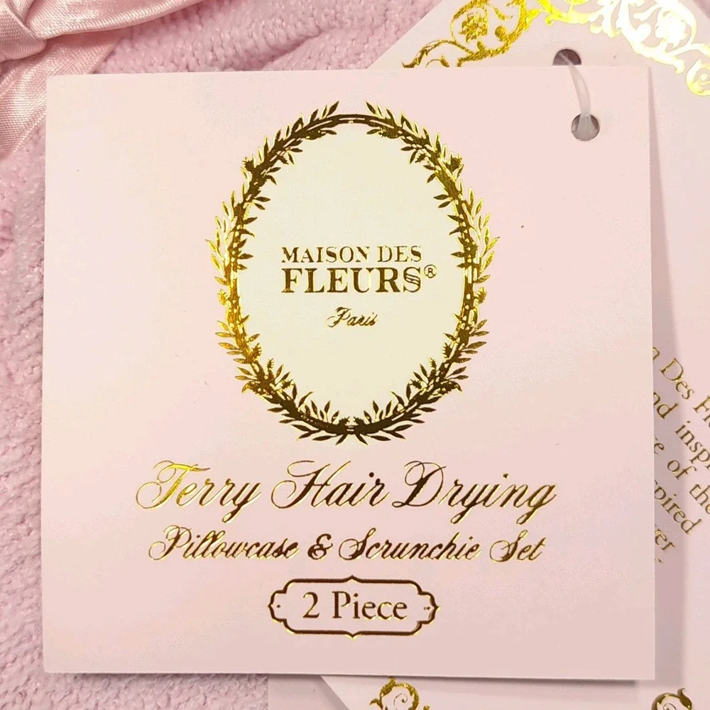 Maison Des Fleurs Terry Hair Drying 2 Piece Pillowcase/Scrunchie NWT 20‎ X 30 in